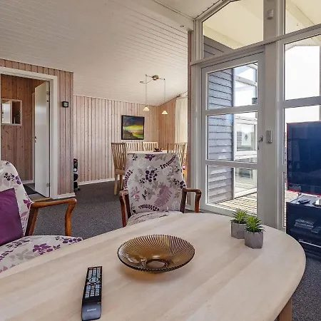 6 Person Holiday In *